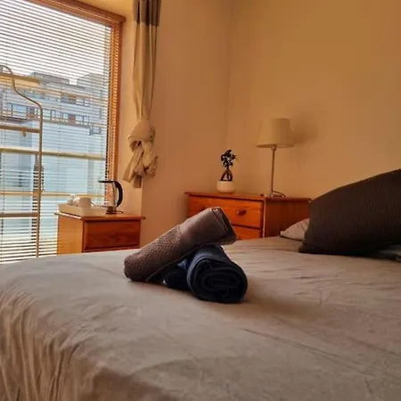 Modern Flat At Grand Canal Sq Dublin
