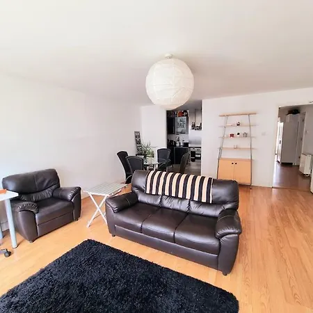 Modern Flat At Grand Canal Sq