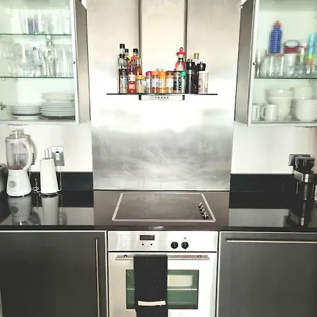 Modern Flat At Grand Canal Sq Apartment