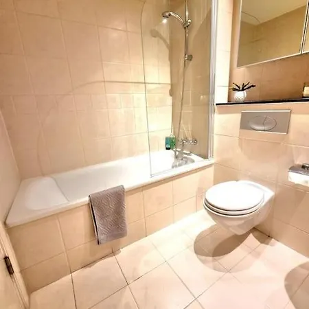 Modern Flat At Grand Canal Sq Apartment Dublin