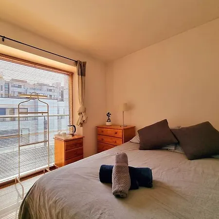 Modern Flat At Grand Canal Sq *