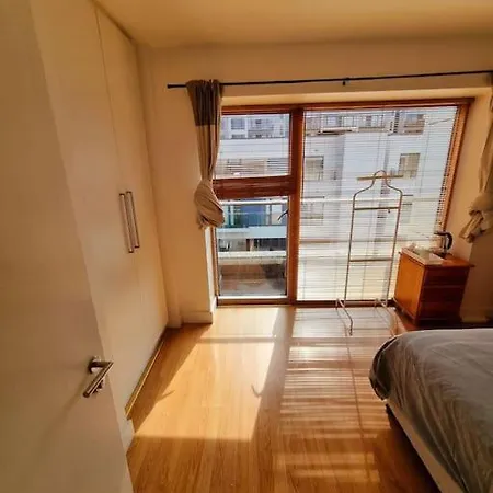 Modern Flat At Grand Canal Sq